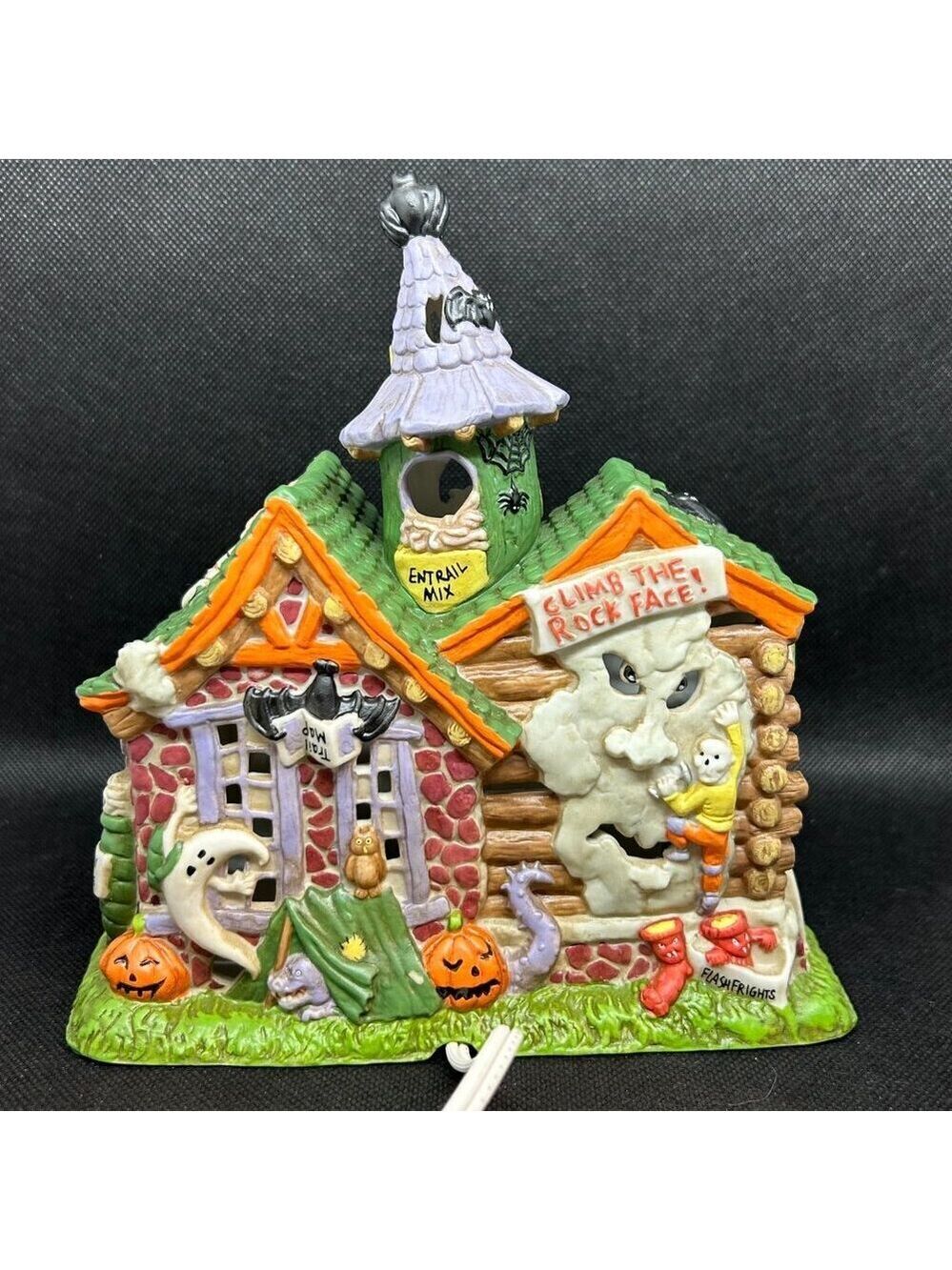 New in box Creepy Hollow "Camping Store" lighted figurine - Picture 3 of 10